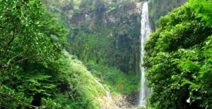 Air Terjun Grojogan Sewu Karanganyar 2 768x397