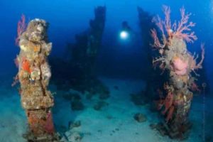 Kuil bawah laut di Pemuteran 2 pura dibawah laut