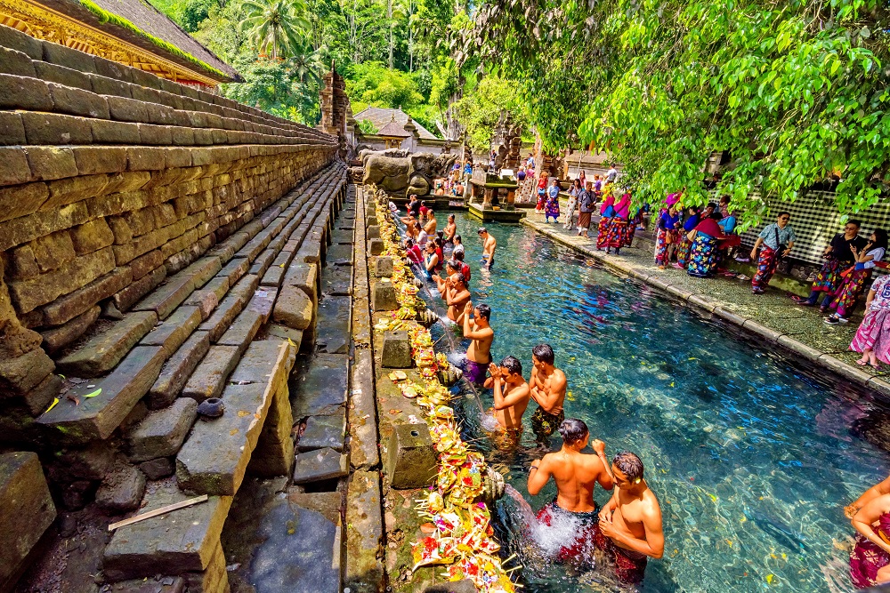 Keindahan Istana Tampak Siring di Bali 1 shutterstock 472355710